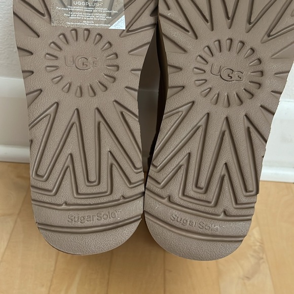 UGG CLASSIC MINI PLATFORM BOOTS - Picture 9 of 9